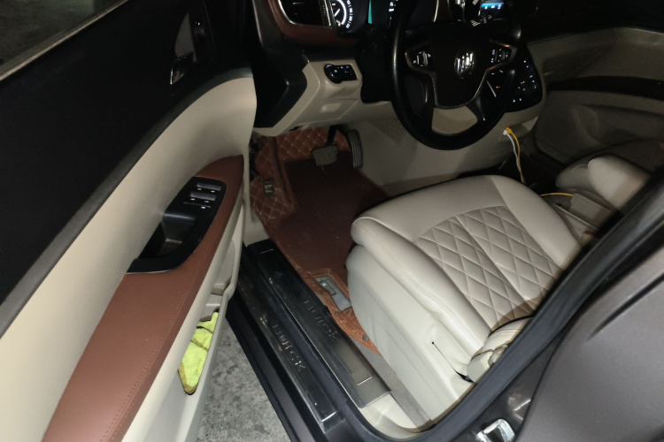 别克GL8 2017款 25S 豪华型 国V中控内饰7003