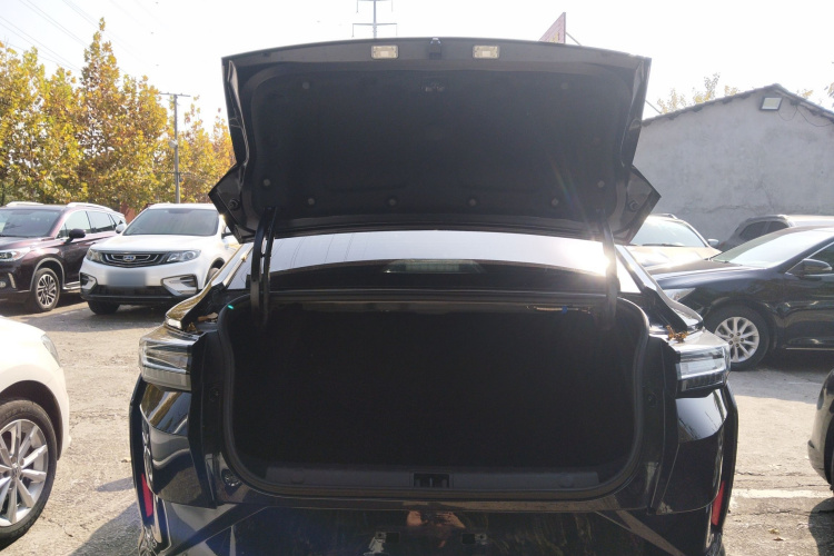 东风风神 奕炫 2023款 1.5L 自动荣耀版机舱底盘23