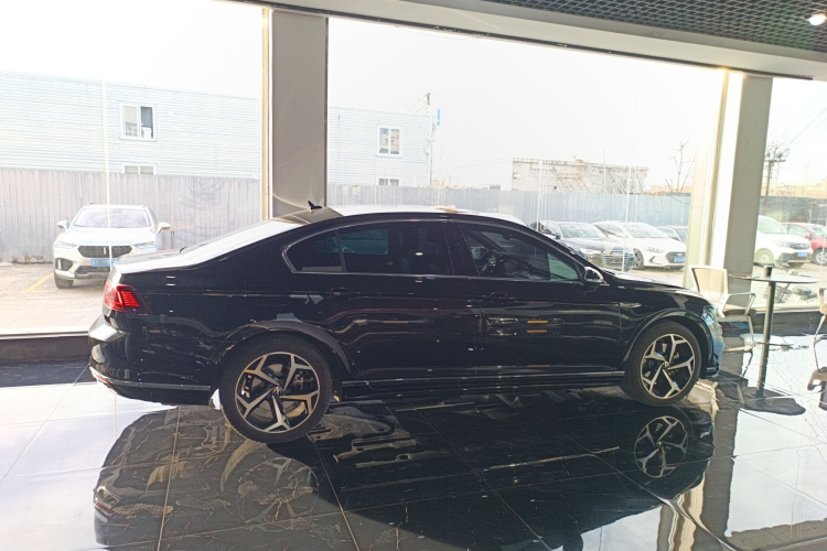 大众 迈腾 2023款 200万辆纪念版 380TSI DSG旗舰型车身外观6003