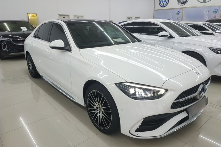 奔驰C级 2023款 C 260 L 运动版车身外观3