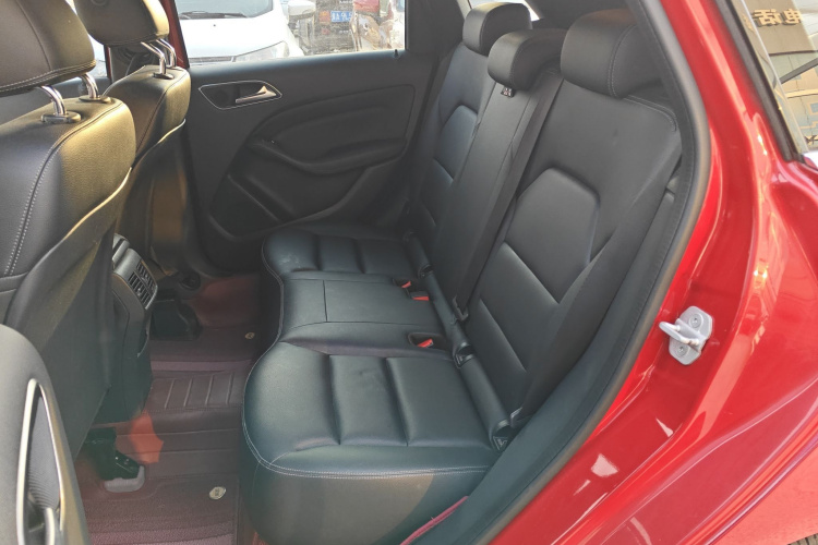 奔驰B级 2015款 B 200 时尚型中控内饰21