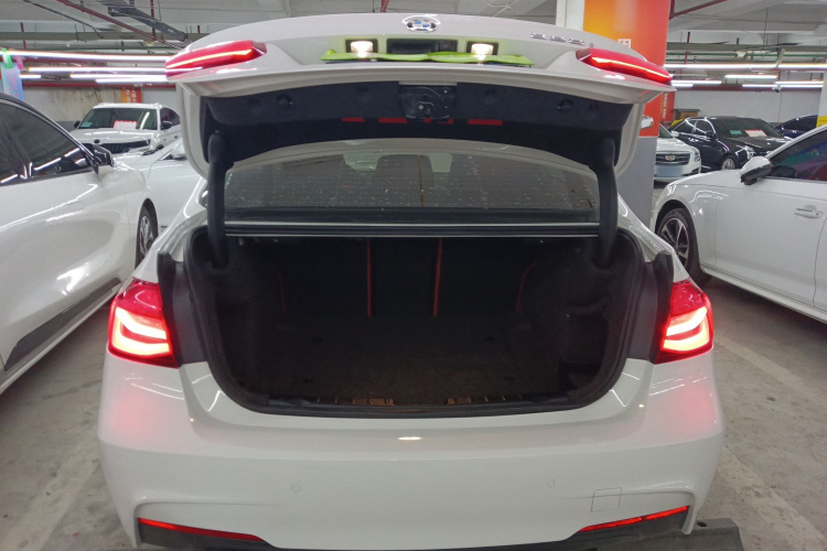 宝马3系 2019款 320i M运动曜夜版局部细节23