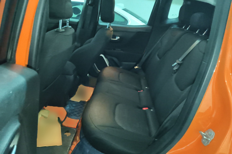 Jeep 自由侠 2018款 互联大屏版 180T 自动高能版中控内饰21