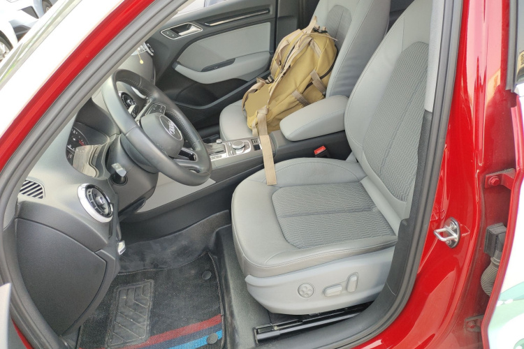 奥迪A3 2018款 30周年年型 Limousine 35 TFSI 时尚型中控内饰19