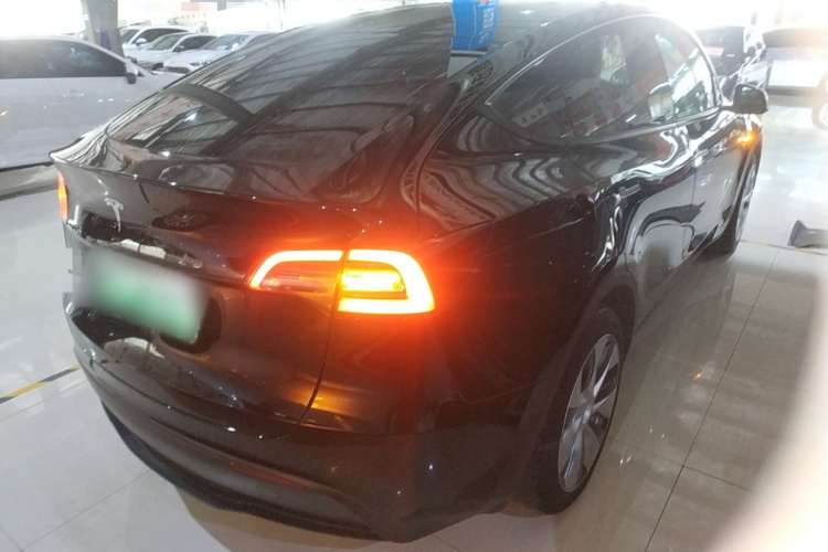 特斯拉 Model Y 2022款 改款 后轮驱动版车身外观7