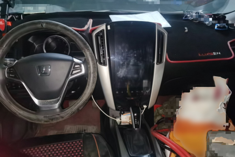 纳智捷 优6 SUV 2018款 1.8T 经典舒适版中控内饰12