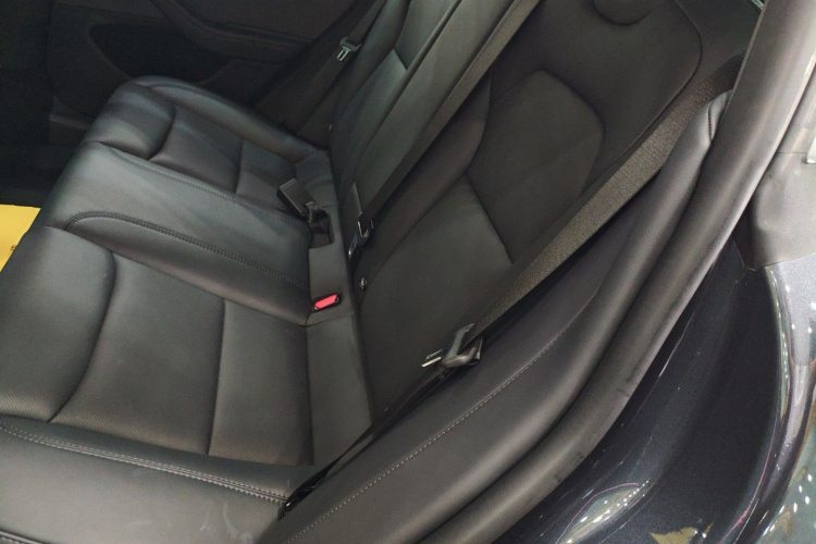 特斯拉 Model 3 2023款 后轮驱动版中控内饰21