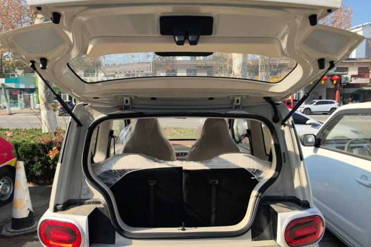 五菱汽车 宏光MINIEV 2024款 第三代 215km 青春版机舱底盘23