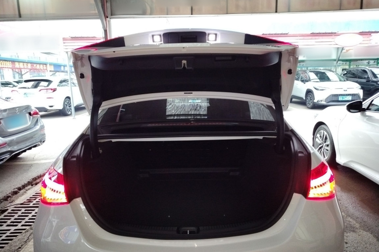 奔驰C级 2023款 改款 C 200 L 运动版机舱底盘23