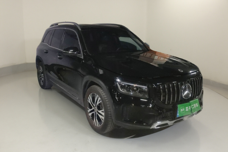 奔驰GLB 2024款 GLB 220 动感型车身外观3