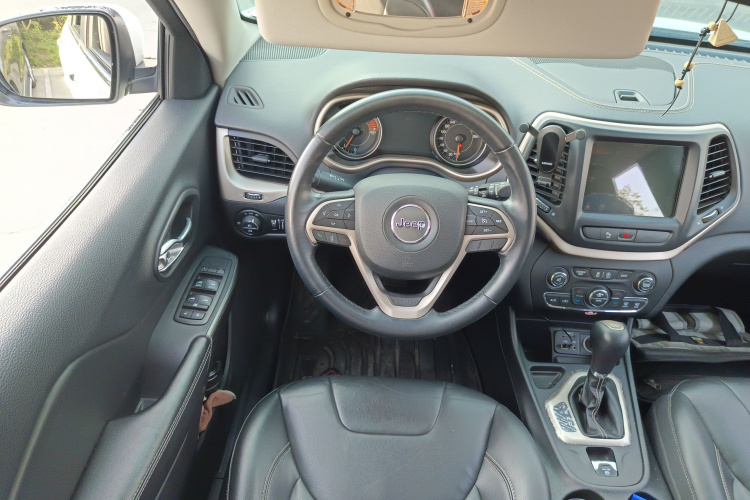 Jeep 自由光 2017款 2.0L 优越版中控内饰13