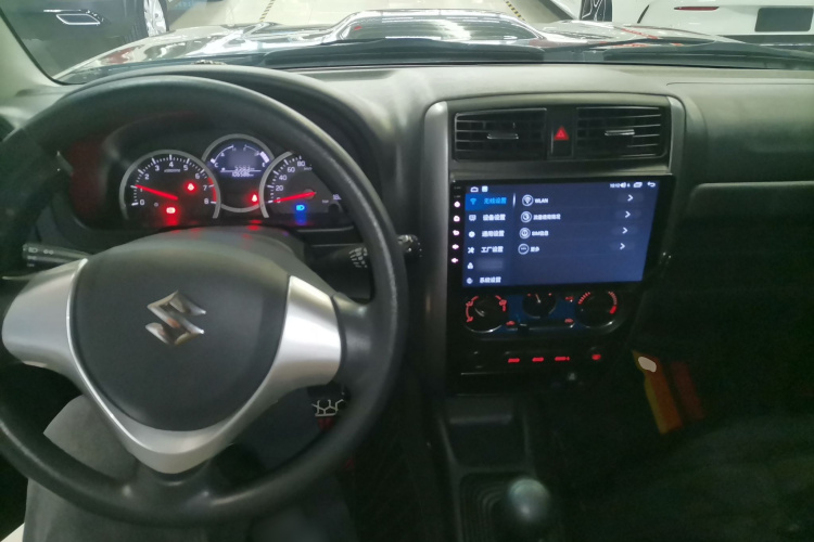 铃木 吉姆尼 2015款 1.3 MT JLX中控内饰12