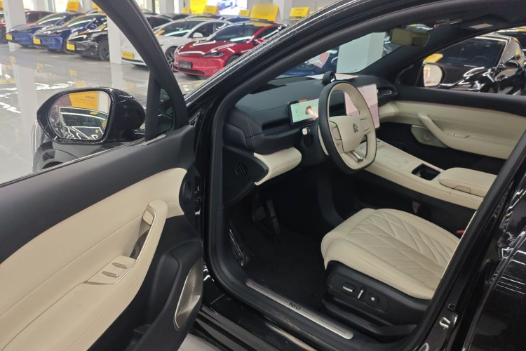 蔚来ES6 2025款 75kWh中控内饰7003