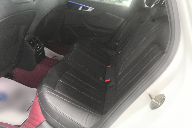 奥迪A4L 2024款 40 TFSI 豪华动感型中控内饰7004