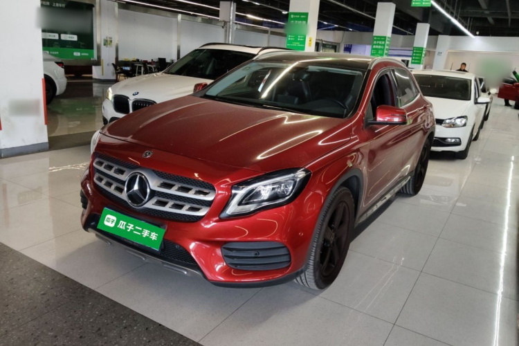 奔驰GLA 2019款 GLA 200 时尚型车身外观1