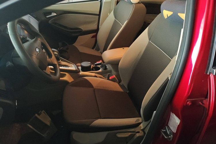 福特 福克斯 2012款 三厢 1.6L 自动舒适型局部细节19