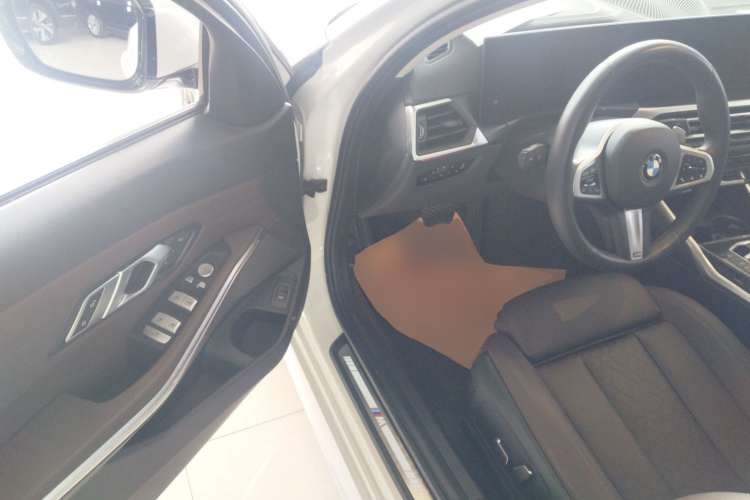 宝马3系 2024款 325Li M运动套装中控内饰20