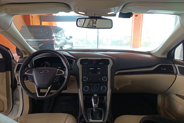 福特 蒙迪欧 2013款 1.5L GTDi180时尚型中控内饰7002