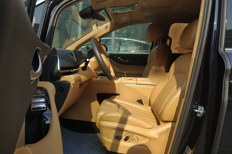 岚图汽车 岚图梦想家 2025款 PHEV 四驱旗舰鲲鹏版局部细节19