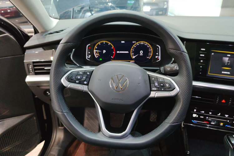 大众 帕萨特 2025款 出众款 380TSI 龙腾版中控内饰13