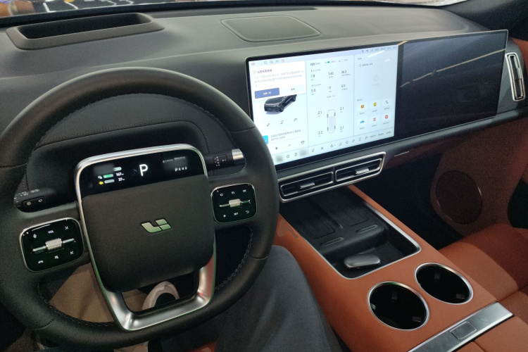 理想汽车 理想L9 2024款 Ultra中控内饰7002