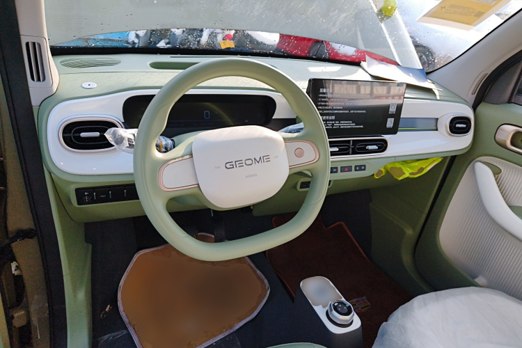 吉利银河 2025款 210km 熊猫骑士中控内饰13