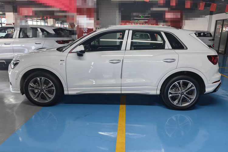 奥迪Q3 2025款 quattro 45周年典藏版 40TFSI 时尚动感型车身外观6002