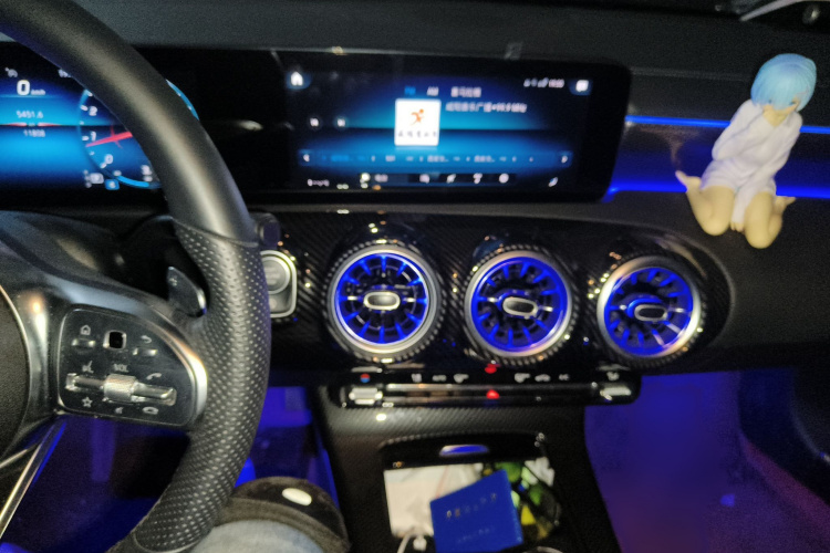 奔驰A级 2021款 A 200 L 运动轿车时尚型局部细节16