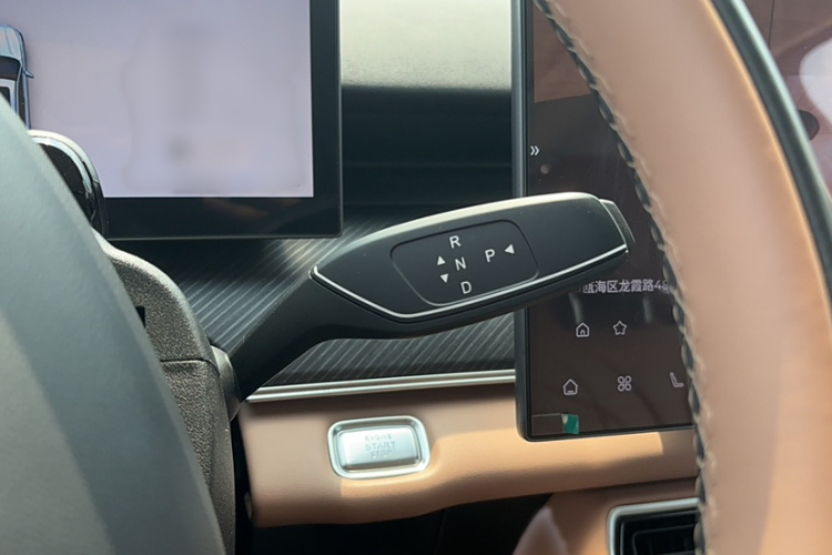 奇瑞 瑞虎8 L 2024款 2.0T 两驱尊贵版 5座中控内饰7006