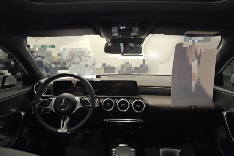 奔驰A级 2023款 A 200 L 动感型中控内饰12