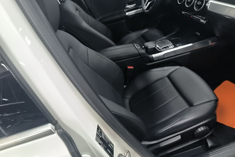 奔驰GLB 2020款 GLB 200 动感型局部细节41