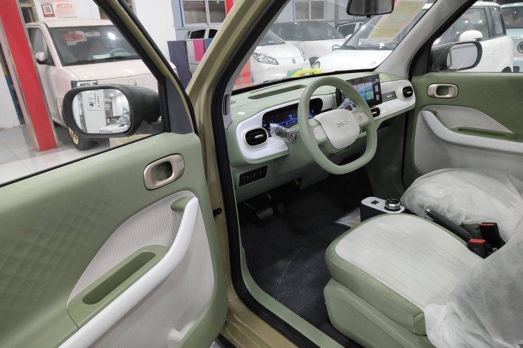 吉利银河 2025款 210km 熊猫骑士中控内饰7003