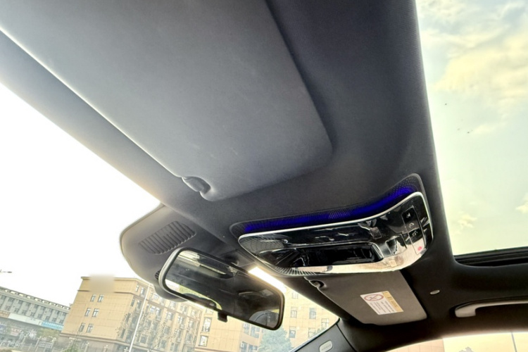 奔驰C级 2023款 C 260 L 运动版中控内饰7012