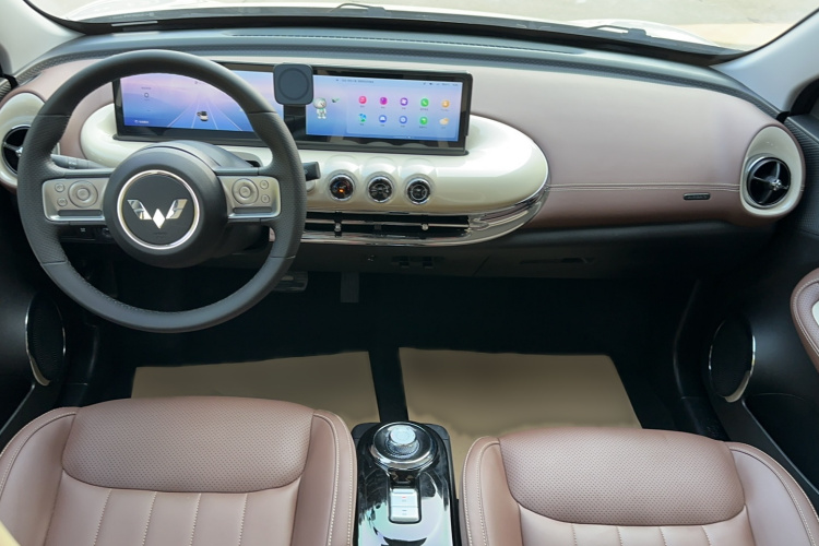 五菱汽车 五菱缤果 2023款 333km 灵犀互联+款中控内饰7004