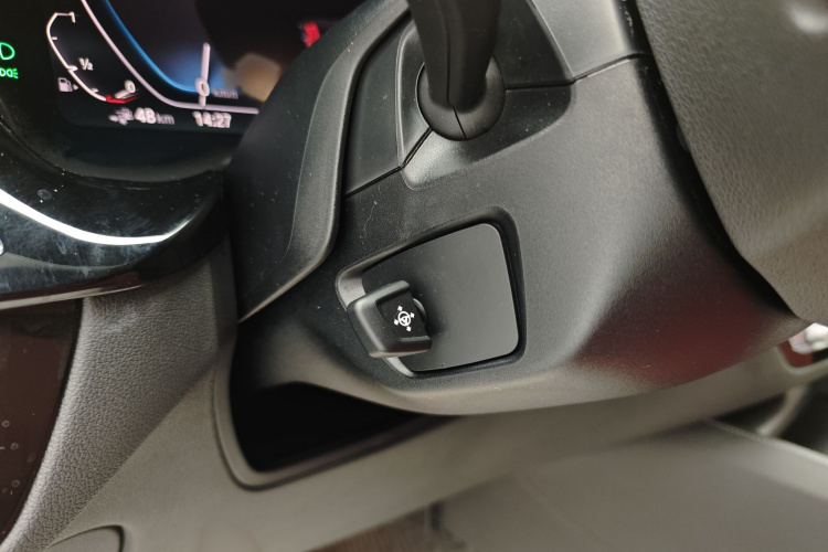 宝马5系新能源 2021款 535Le 先锋版M运动套装局部细节9012