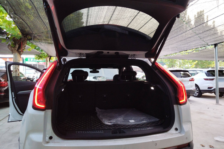 凯迪拉克XT4 2021款 28T 两驱豪华型机舱底盘23