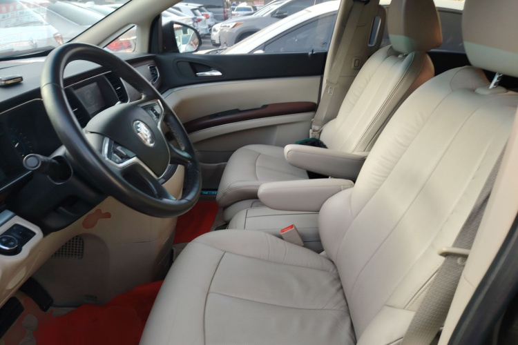 别克GL8 2014款 3.0L XT豪华商务旗舰版中控内饰19