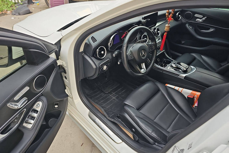 奔驰C级 2017款 改款 C 200 L 运动版中控内饰7003