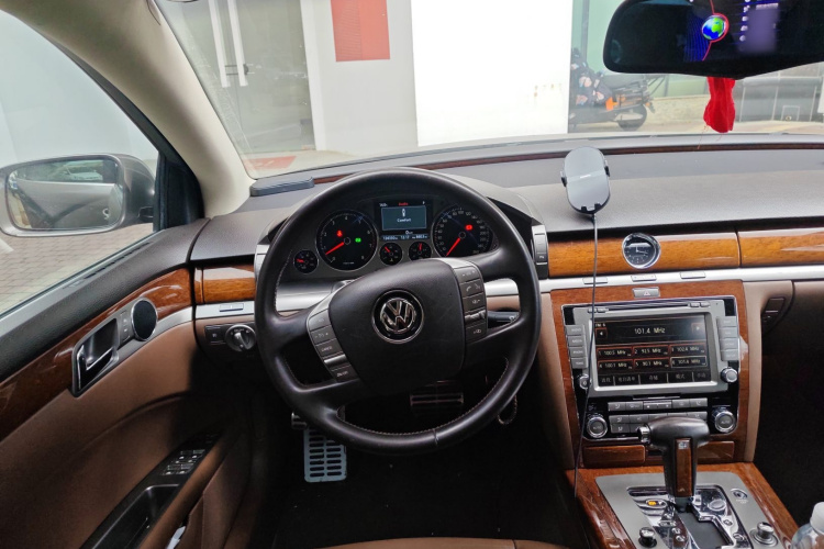 大众 辉腾 2012款 3.0L 商务型中控内饰13