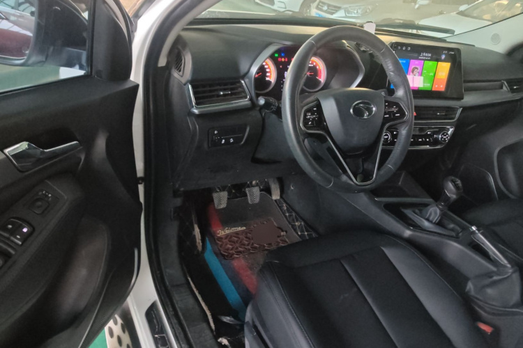 东南DX5 2019款 1.5L 手动豪华型中控内饰20