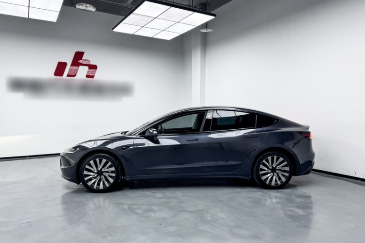 特斯拉 Model 3 2023款 后轮驱动版车身外观6004