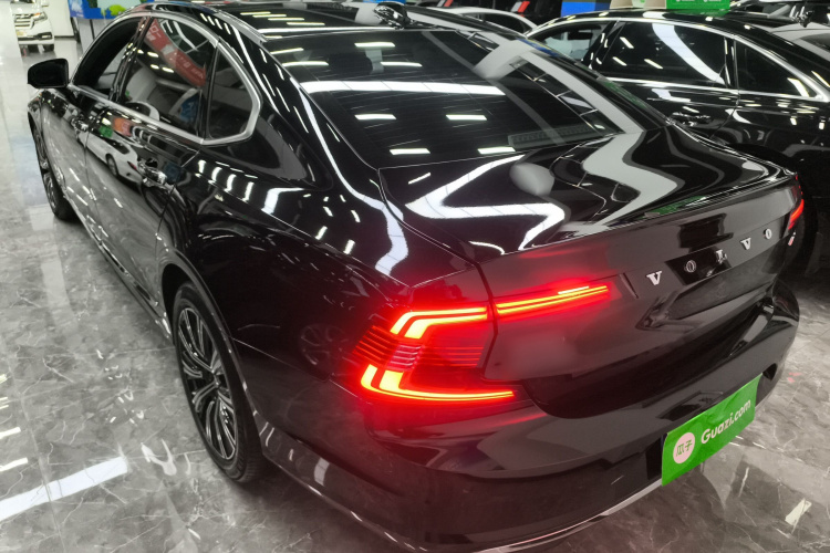 沃尔沃S90 2022款 B5 智逸豪华版车身外观6