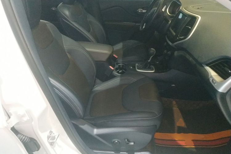 Jeep 自由光 2017款 2.4L 优越版局部细节41