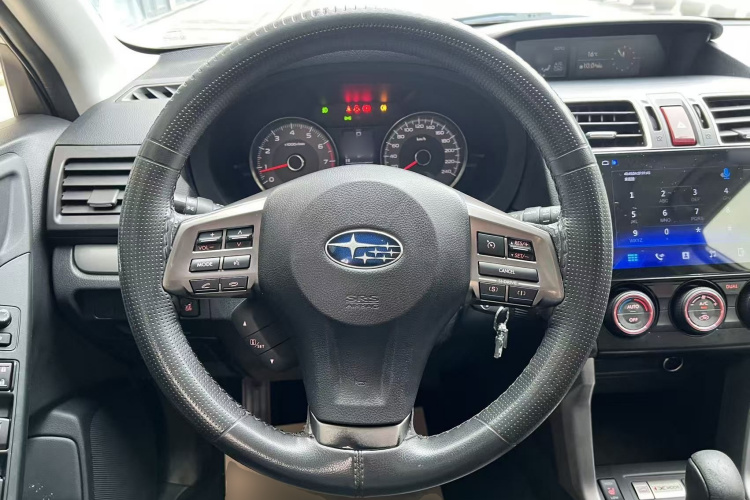 斯巴鲁 森林人 2013款 2.5i 自动豪华版中控内饰13