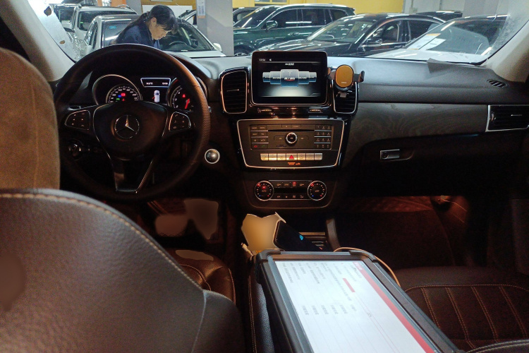 奔驰GLE 2017款 GLE 320 4MATIC 动感型中控内饰7002