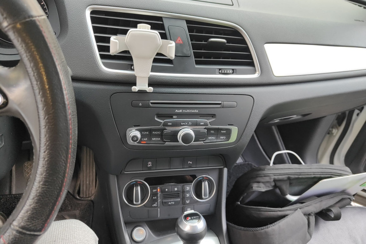 奥迪Q3 2018款 30周年年型 30 TFSI 时尚型局部细节16