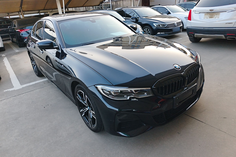 宝马3系 2022款 325i M运动套装车身外观3