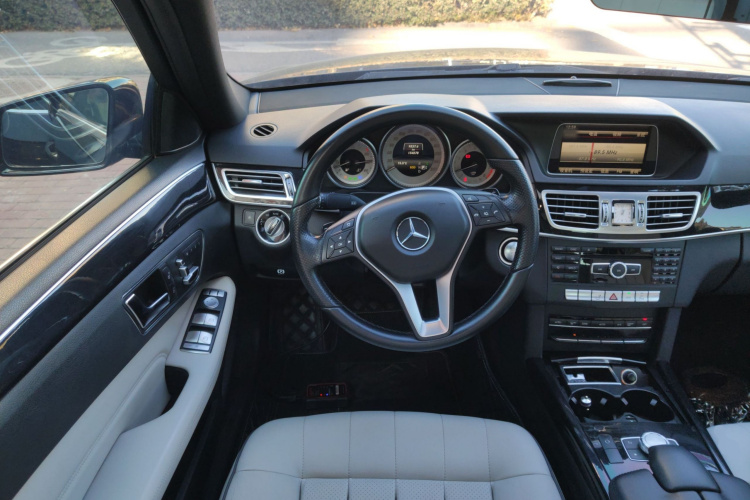 奔驰E级 2015款 E 260 L 运动型中控内饰13
