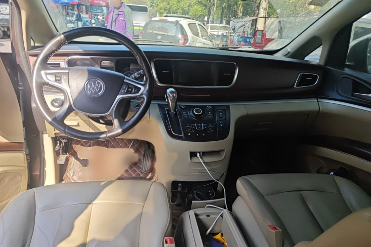 别克GL8 2017款 25S 豪华型 国V中控内饰7002