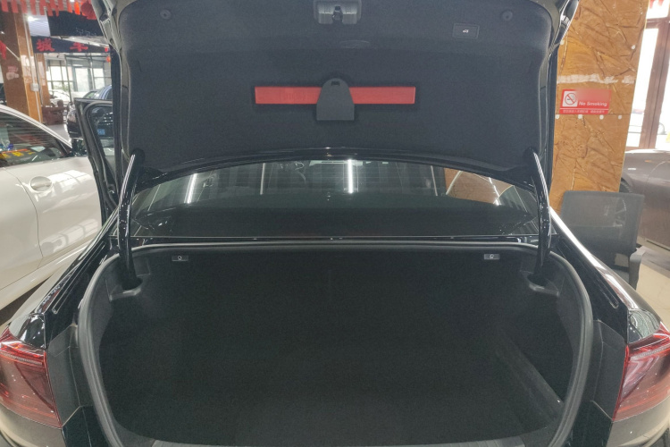 大众 迈腾 2023款 200万辆纪念版 330TSI DSG豪华型机舱底盘23